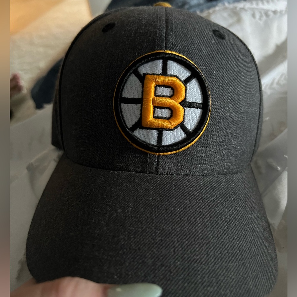 Bruins Mitchell & Ness Fitted Men’s Hat Size 7 1/4